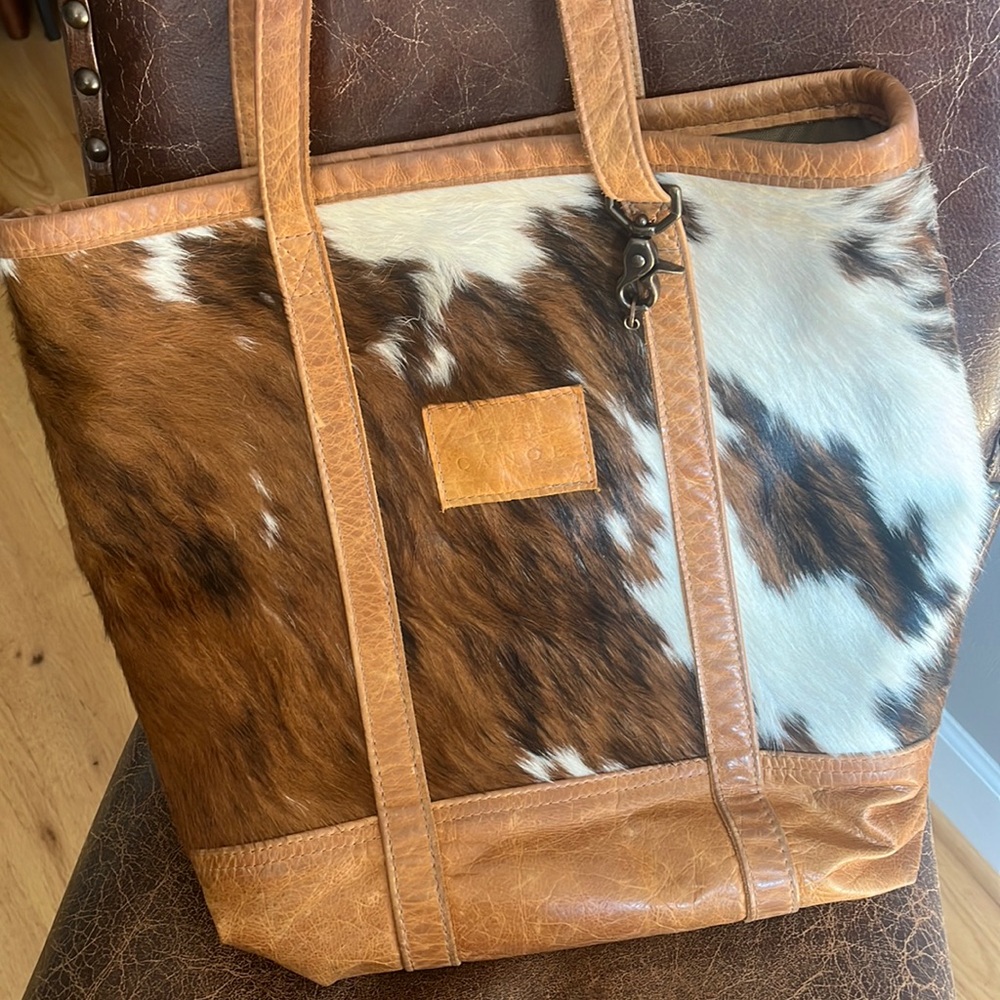 Canoe Hand Made In The USA Cowhide Bucket Style Shoulder Bag